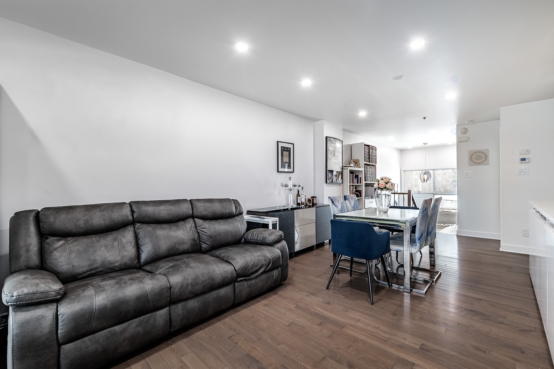 Living Room - 5780B Av. Parkhaven, Côte-Saint-Luc, QC - Indoor Photo Showing Living Room