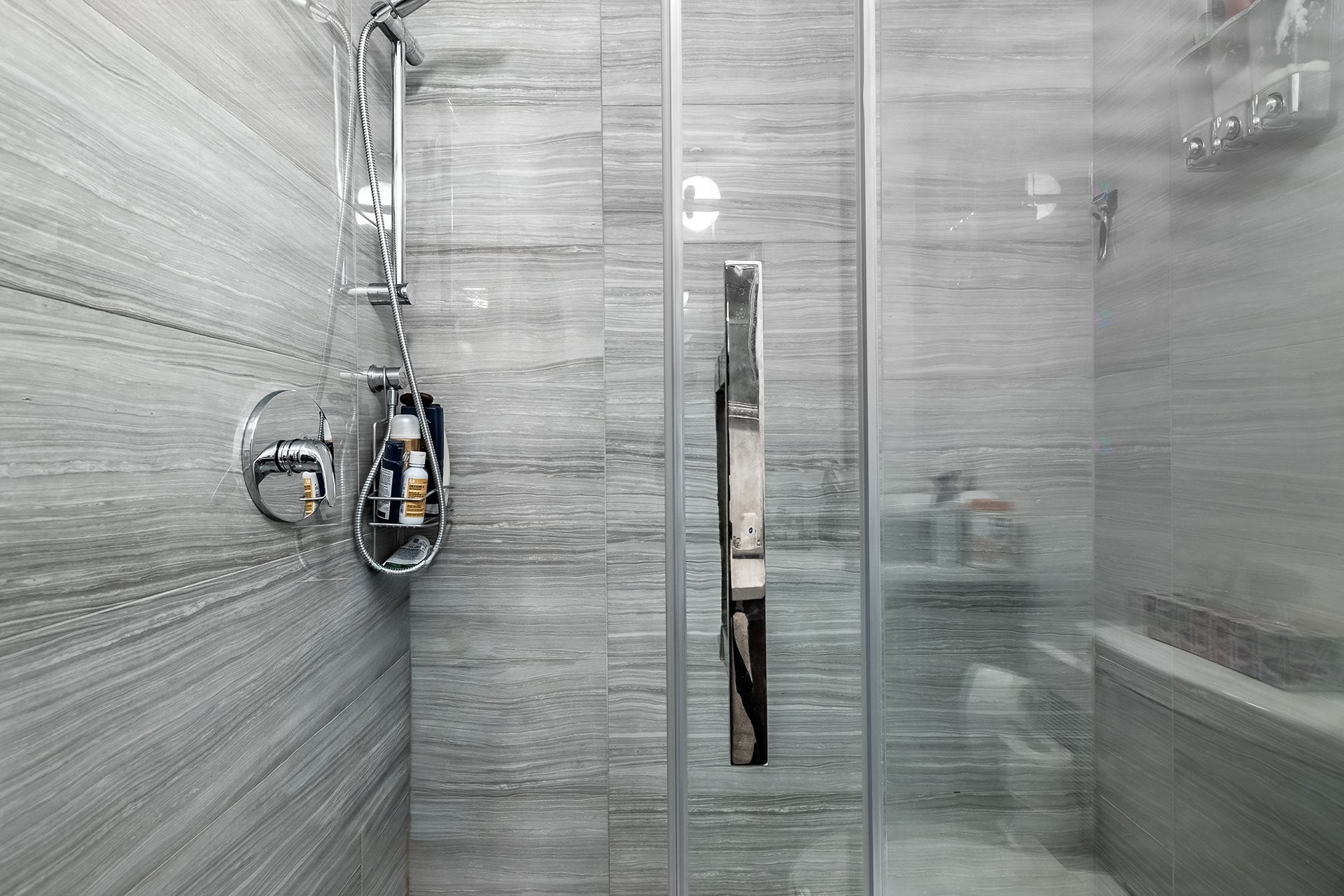 Master Bathroom - 5780B Av. Parkhaven, Côte-Saint-Luc, QC - Indoor Photo Showing Bathroom