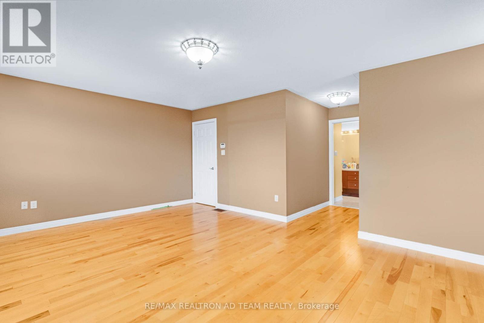 498 Tremblant Court, Mississauga, ON - Indoor Photo Showing Other Room