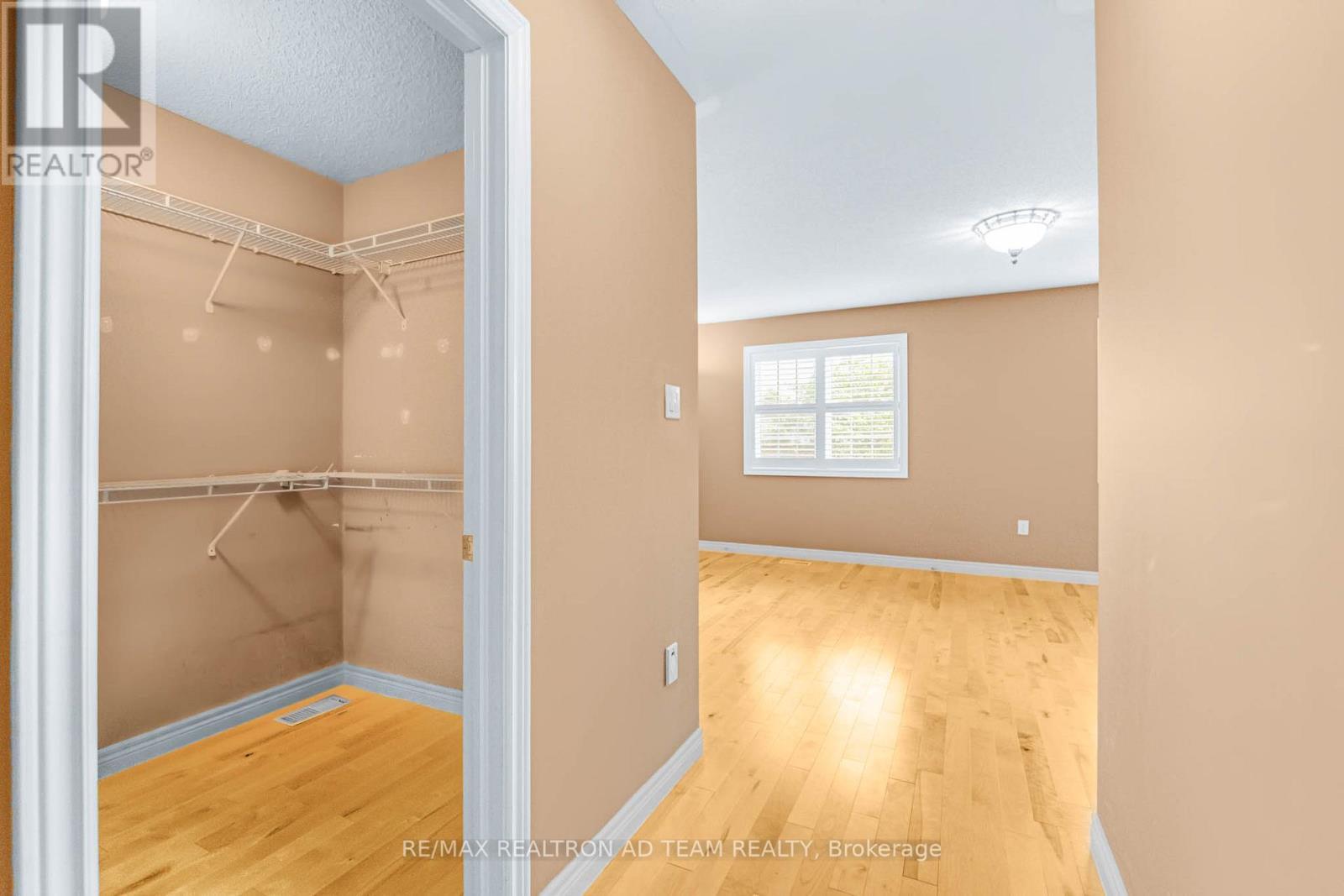 498 Tremblant Court, Mississauga, ON - Indoor