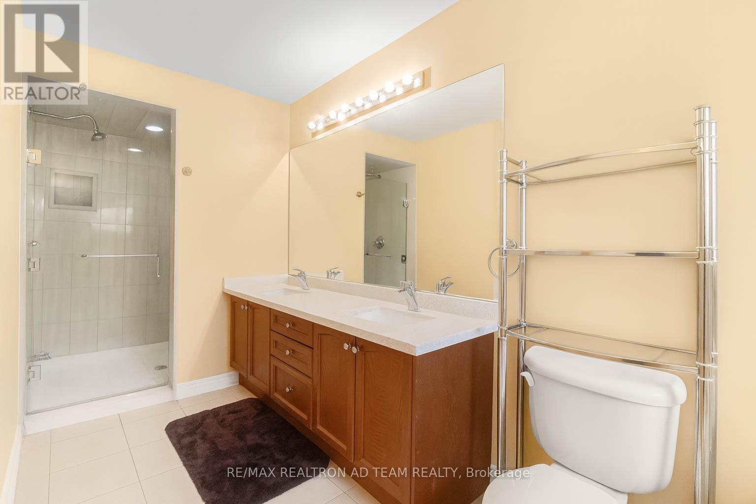 498 Tremblant Court, Mississauga, ON - Indoor Photo Showing Bathroom