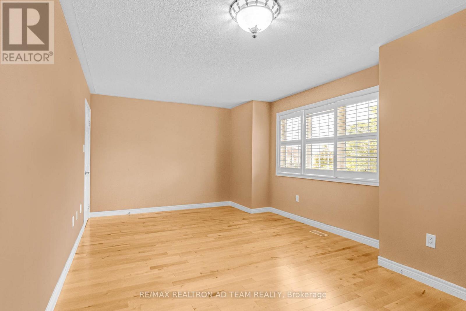 498 Tremblant Court, Mississauga, ON - Indoor Photo Showing Other Room