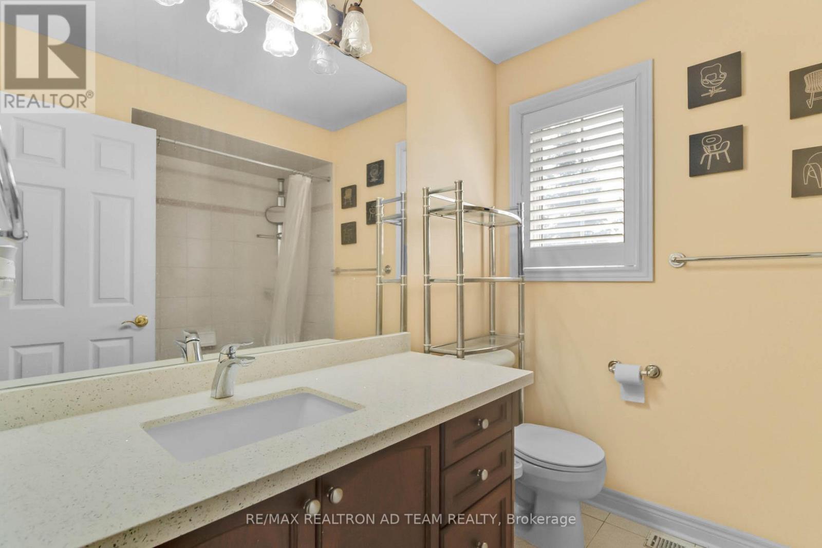 498 Tremblant Court, Mississauga, ON - Indoor Photo Showing Bathroom