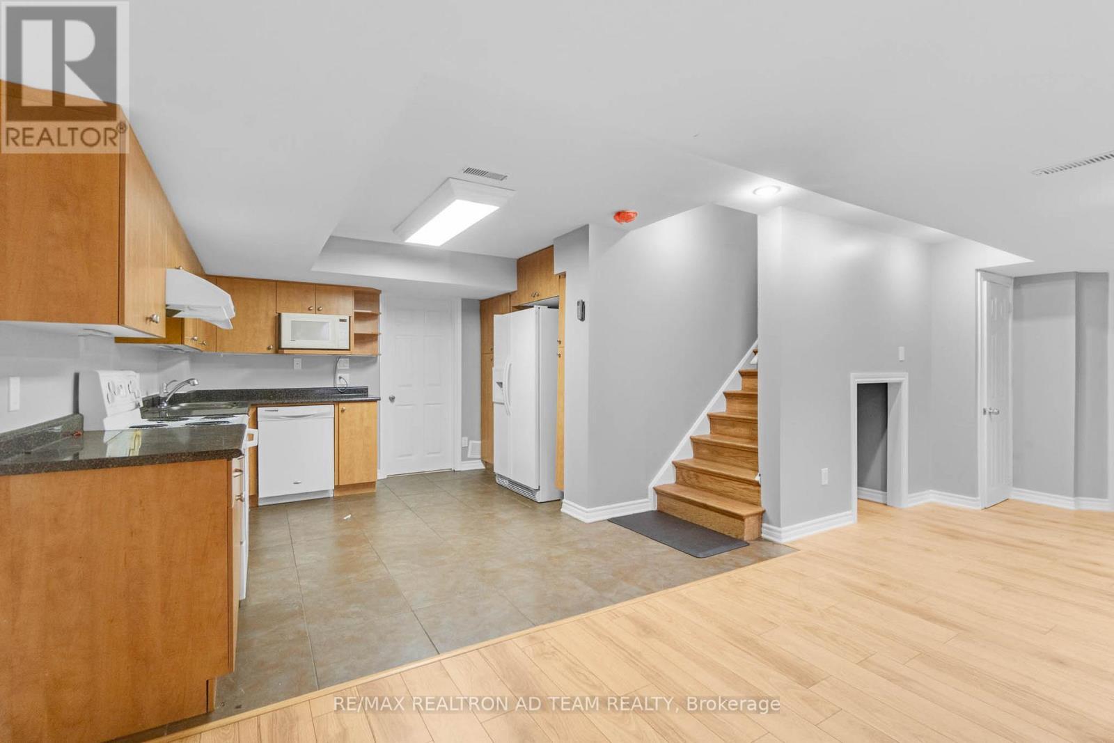 498 Tremblant Court, Mississauga, ON - Indoor