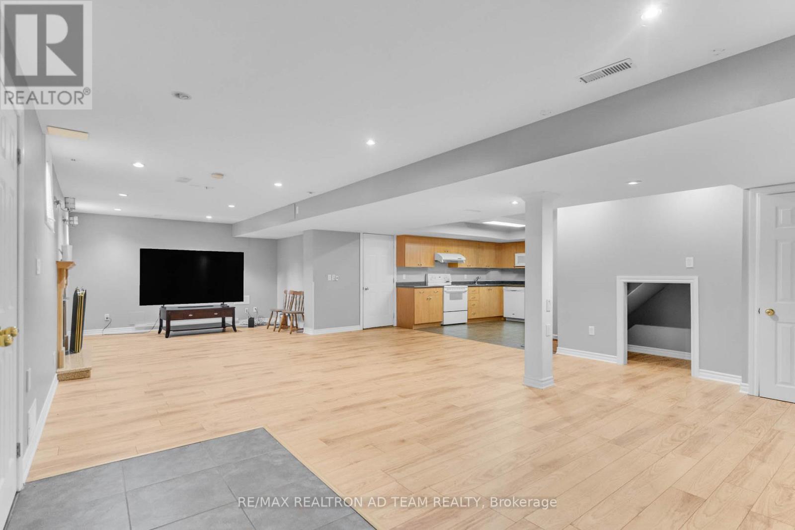 498 Tremblant Court, Mississauga, ON - Indoor Photo Showing Other Room