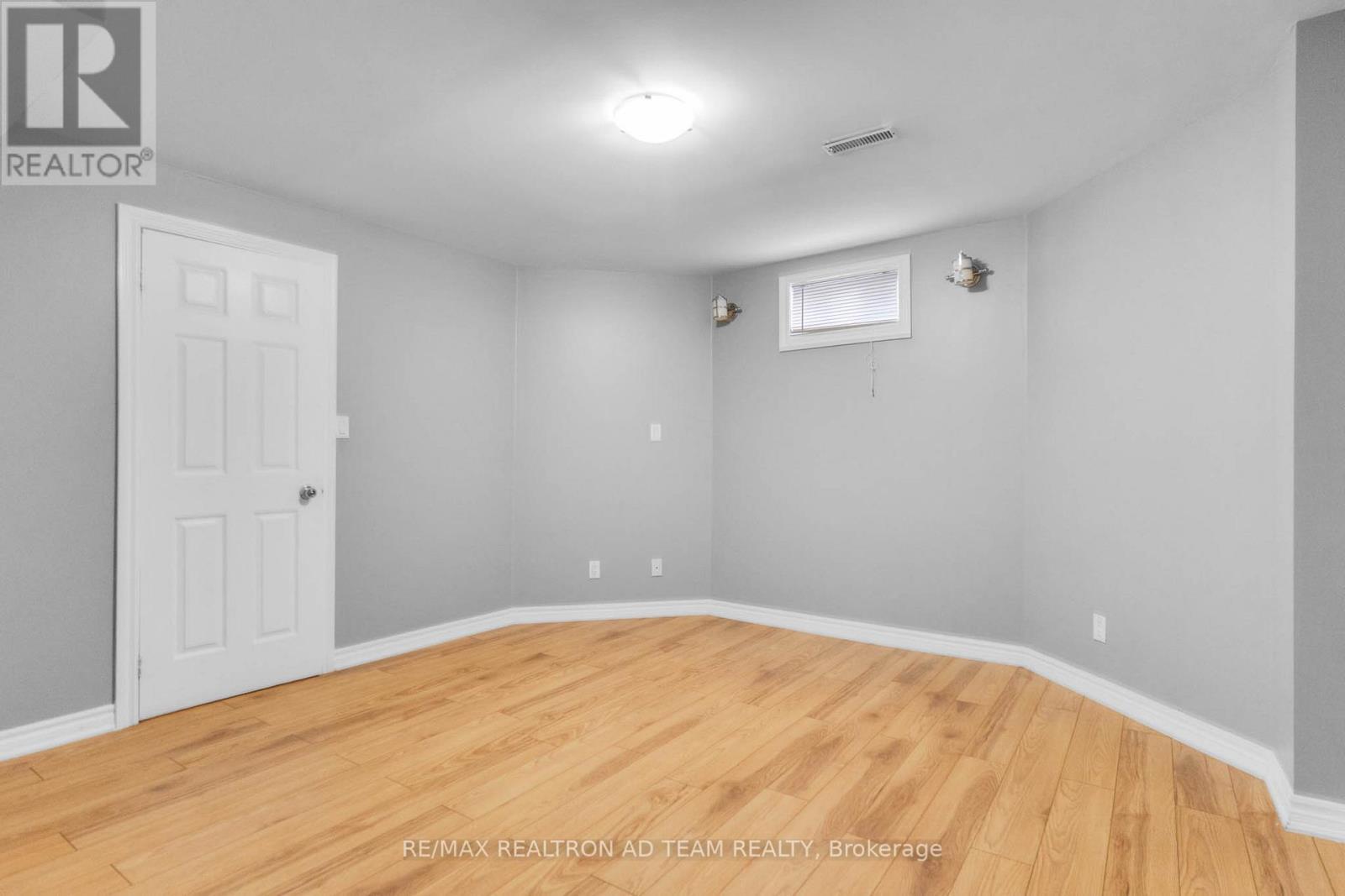 498 Tremblant Court, Mississauga, ON - Indoor Photo Showing Other Room