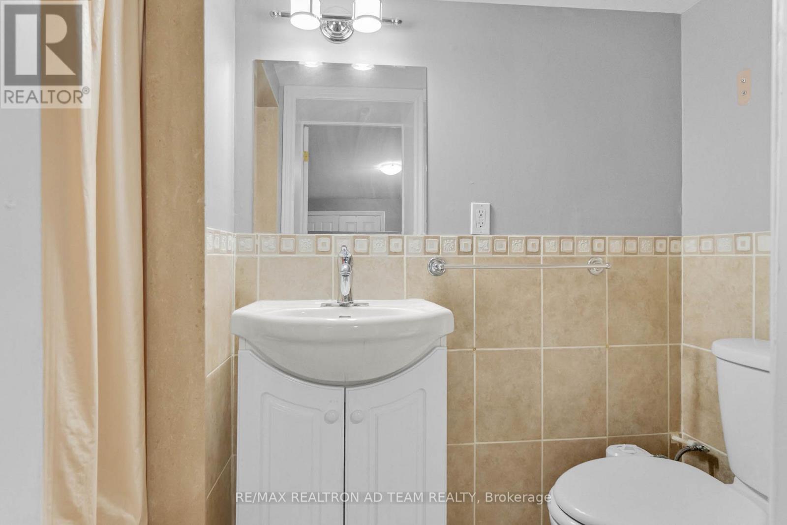 498 Tremblant Court, Mississauga, ON - Indoor Photo Showing Bathroom