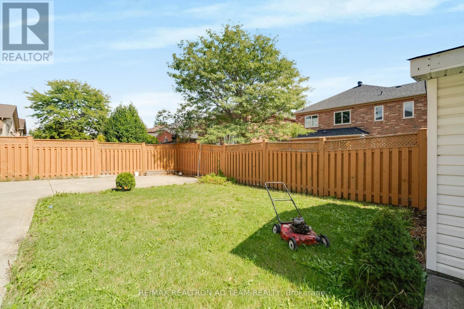 498 Tremblant Court, Mississauga, ON - Outdoor