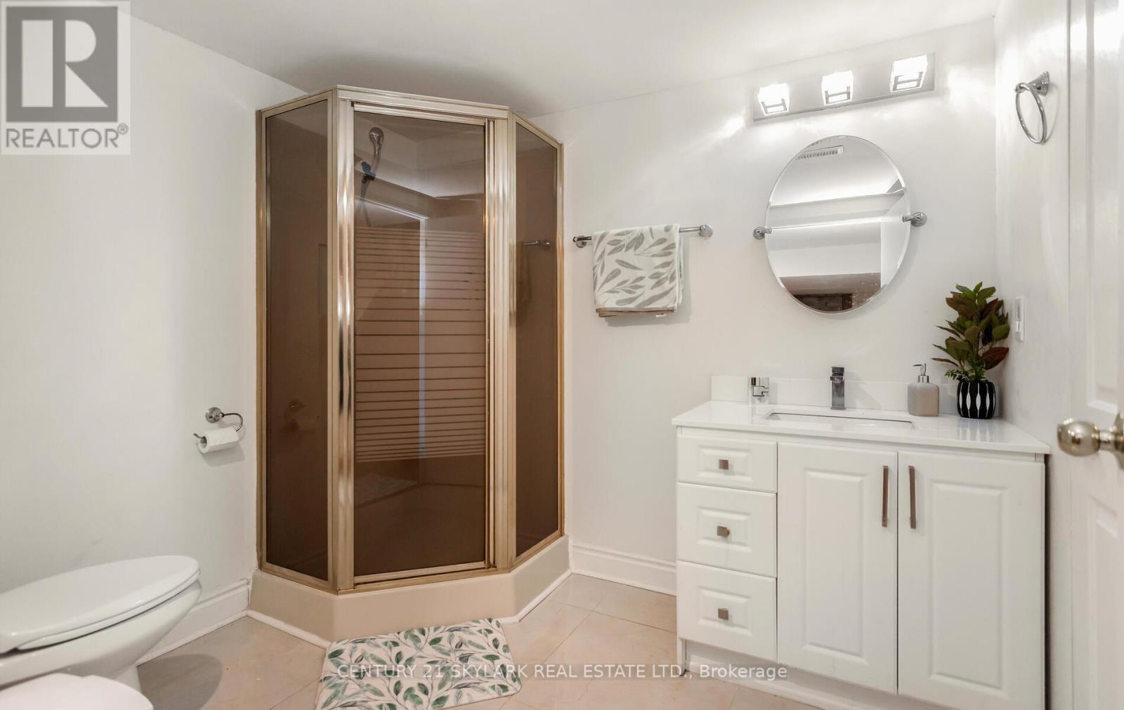 3353 Martins Pine Crescent, Mississauga, ON - Indoor Photo Showing Bathroom