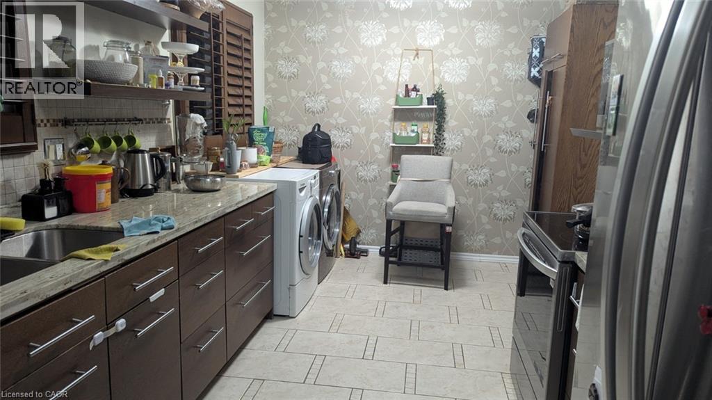 6 Sherry Lane Drive, Hamilton, ON - Indoor Photo Showing Kitchen