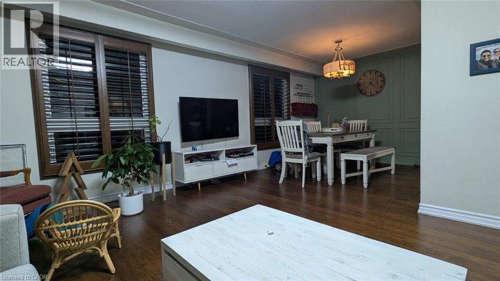6 Sherry Lane Drive, Hamilton, ON - Indoor Photo Showing Living Room