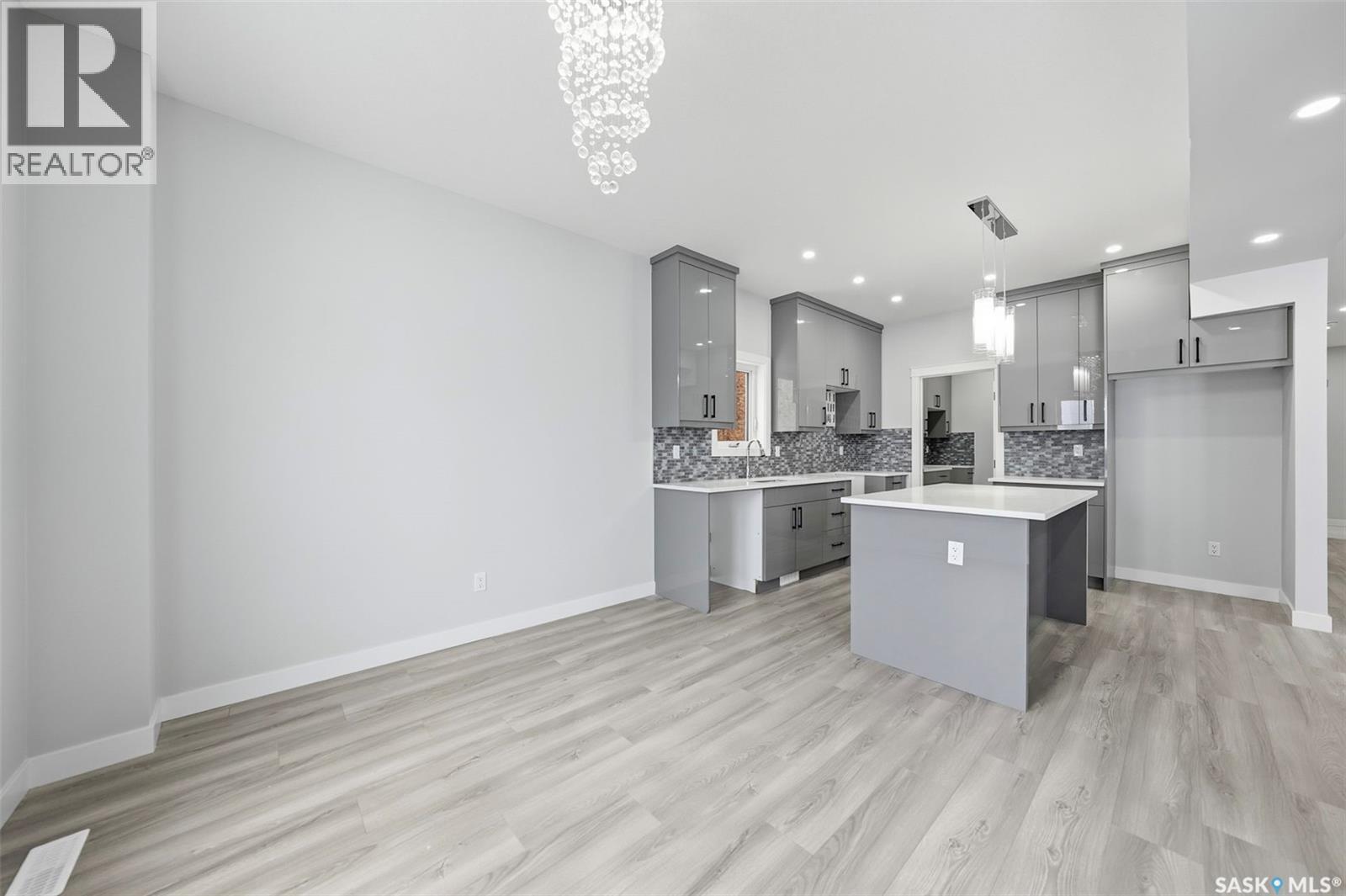 142 Sharma Lane, Saskatoon, SK - Indoor Photo Showing Kitchen With Upgraded Kitchen