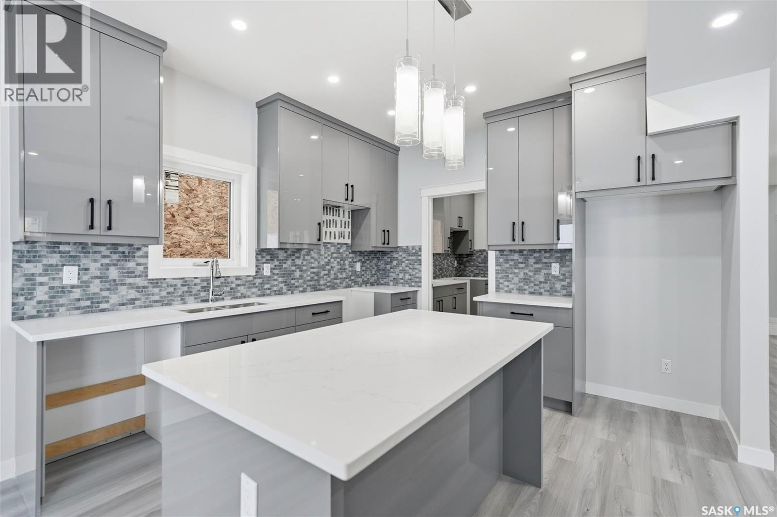 142 Sharma Lane, Saskatoon, SK - Indoor Photo Showing Kitchen With Upgraded Kitchen