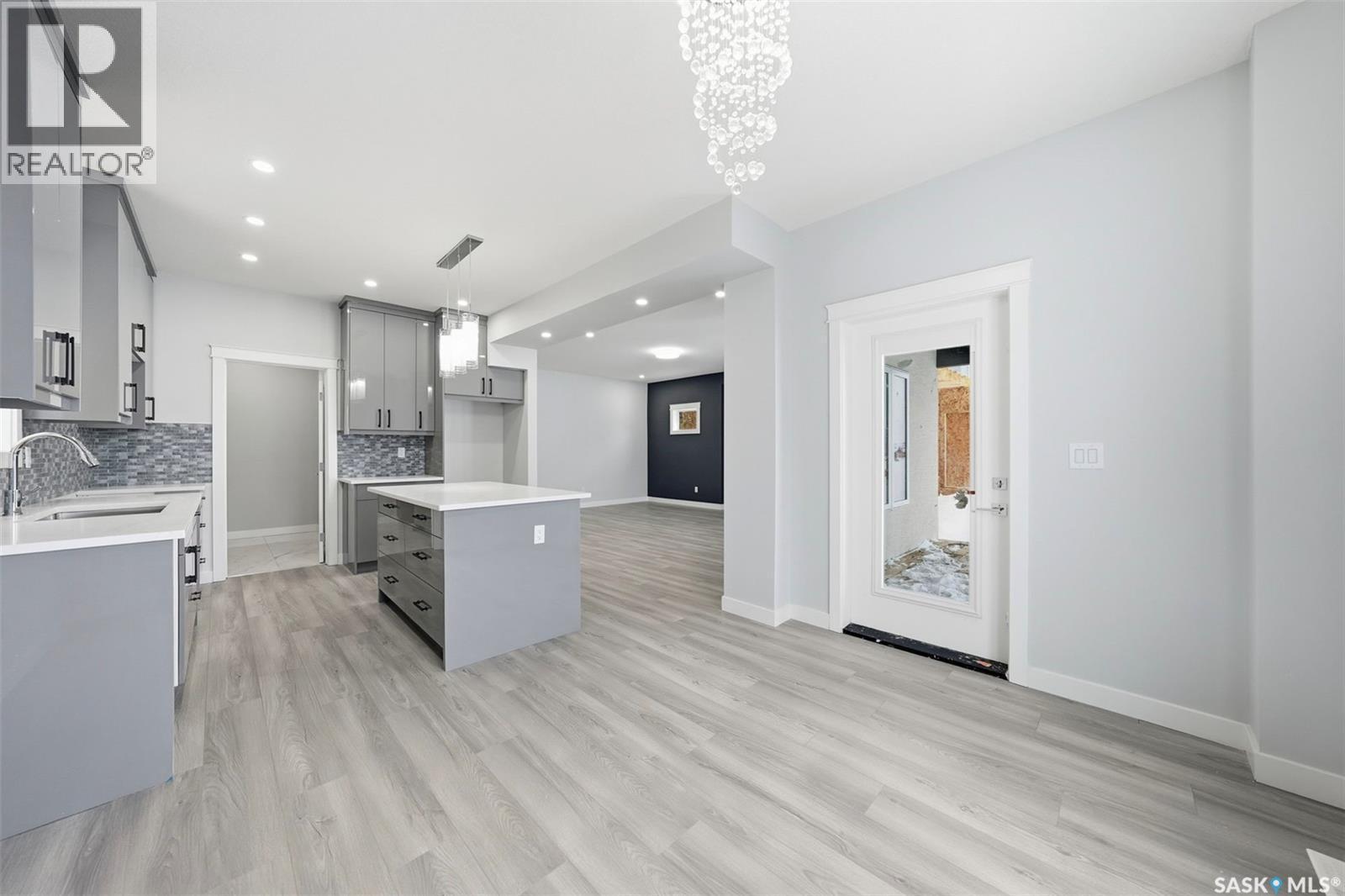 142 Sharma Lane, Saskatoon, SK - Indoor Photo Showing Kitchen With Upgraded Kitchen