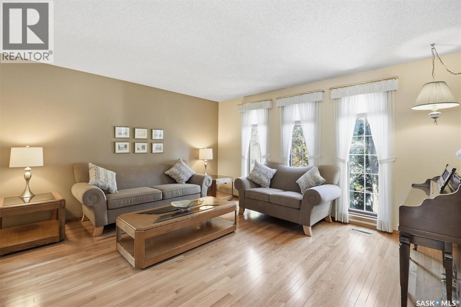 458 Charlebois Terrace, Saskatoon, SK - Indoor Photo Showing Living Room