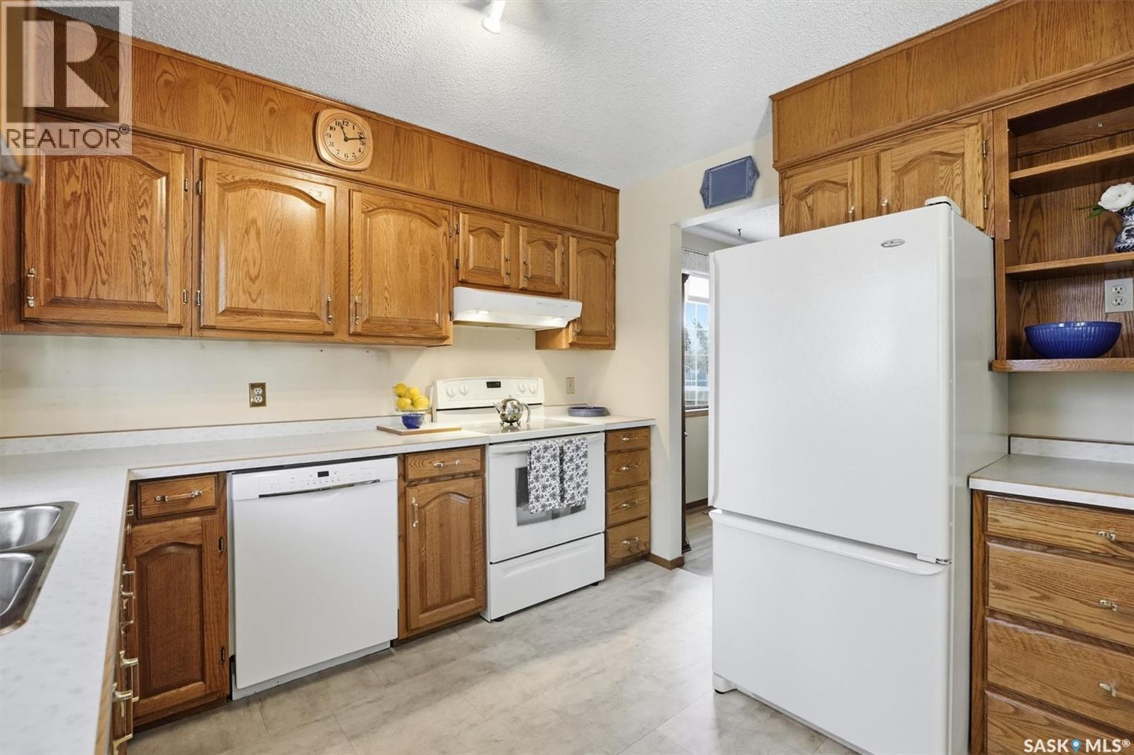 458 Charlebois Terrace, Saskatoon, SK - Indoor Photo Showing Kitchen