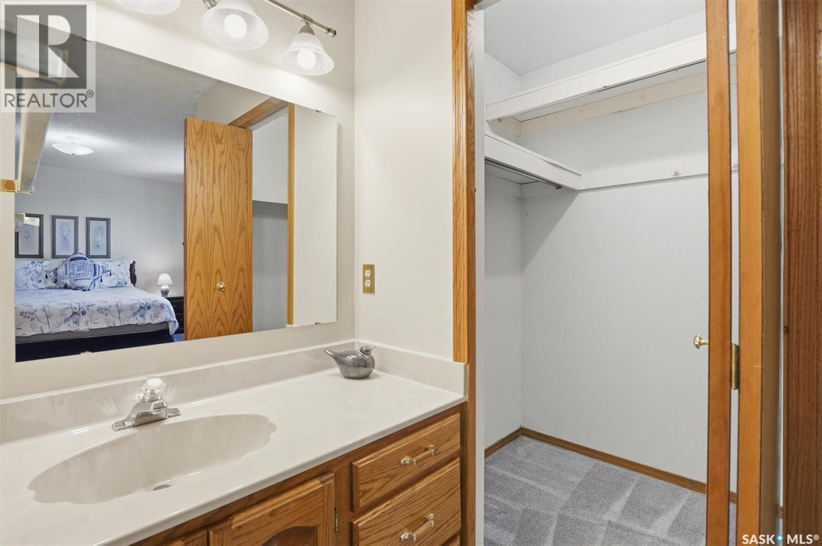 458 Charlebois Terrace, Saskatoon, SK - Indoor Photo Showing Bathroom