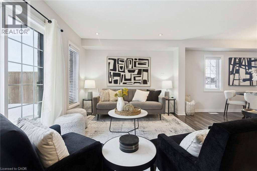 181 South Creek Drive, Kitchener, ON - Indoor Photo Showing Living Room