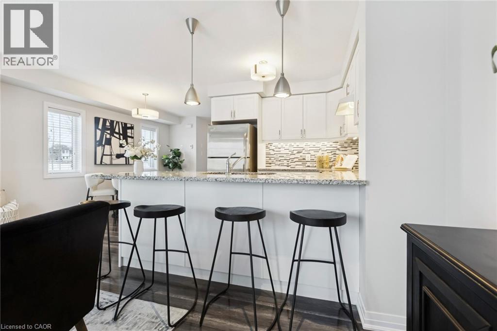 181 South Creek Drive, Kitchener, ON - Indoor Photo Showing Kitchen With Upgraded Kitchen