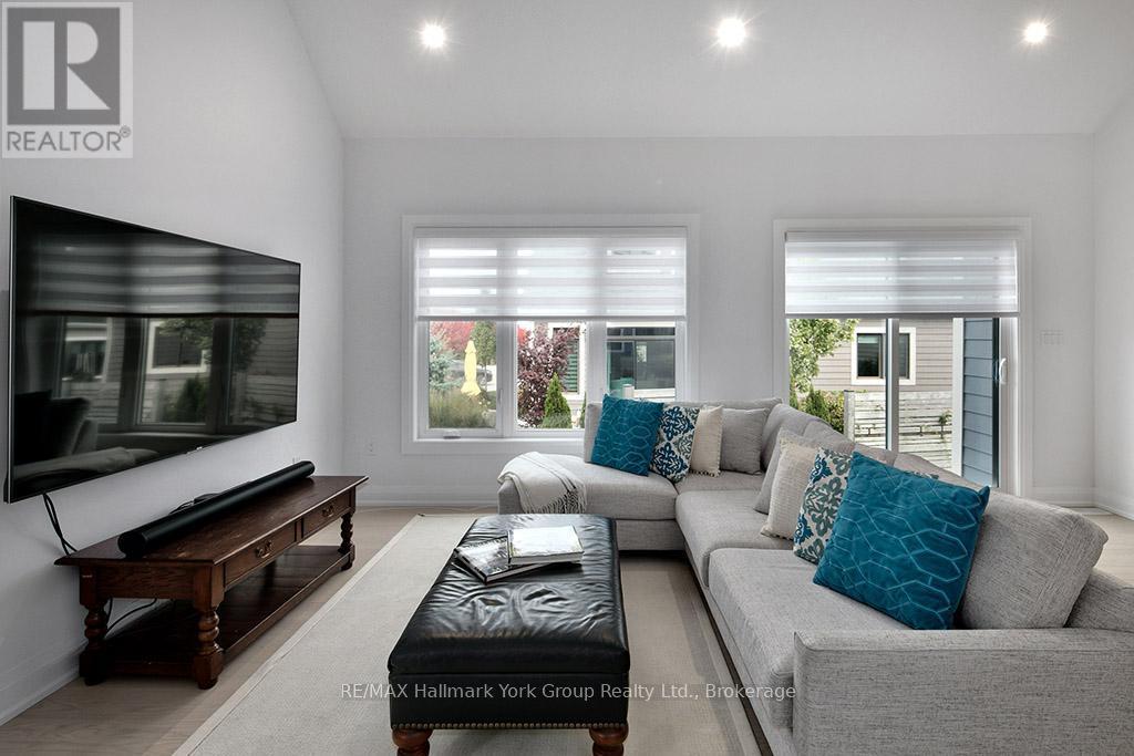 101 Clippers Lane, Blue Mountains, ON - Indoor Photo Showing Living Room