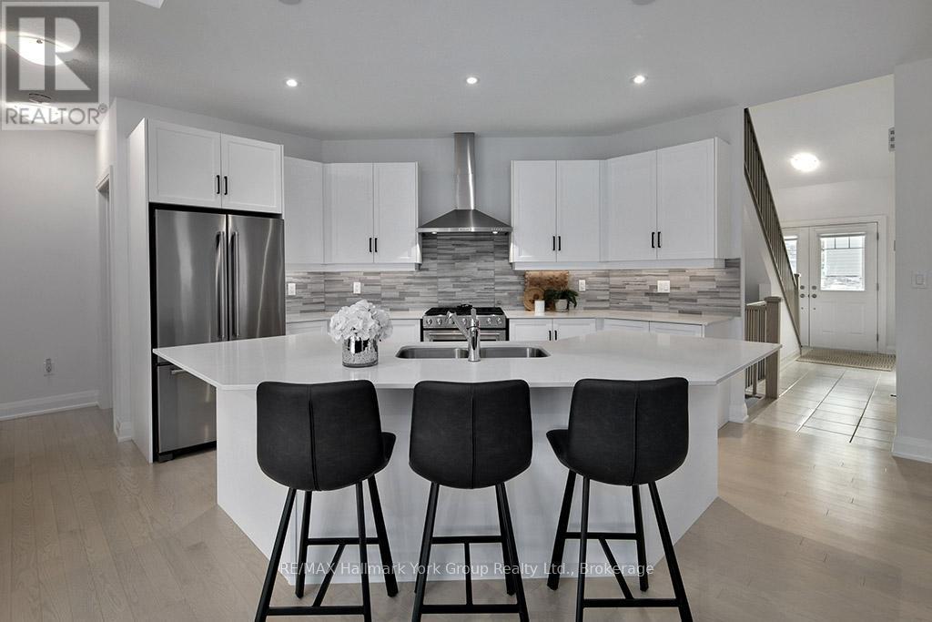 101 Clippers Lane, Blue Mountains, ON - Indoor Photo Showing Kitchen With Double Sink With Upgraded Kitchen