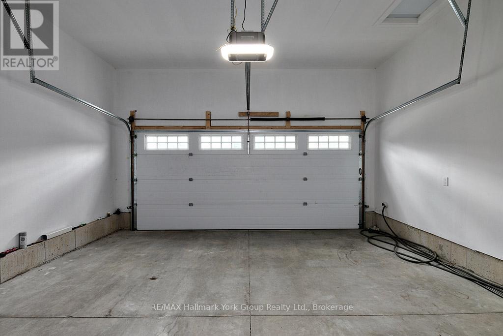 101 Clippers Lane, Blue Mountains, ON - Indoor Photo Showing Garage