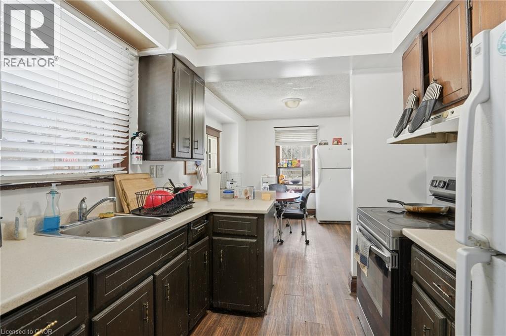 67 Sterling Street, Hamilton, ON - Indoor Photo Showing Kitchen