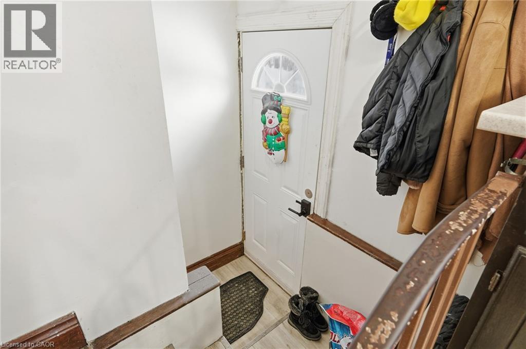 67 Sterling Street, Hamilton, ON - Indoor Photo Showing Other Room