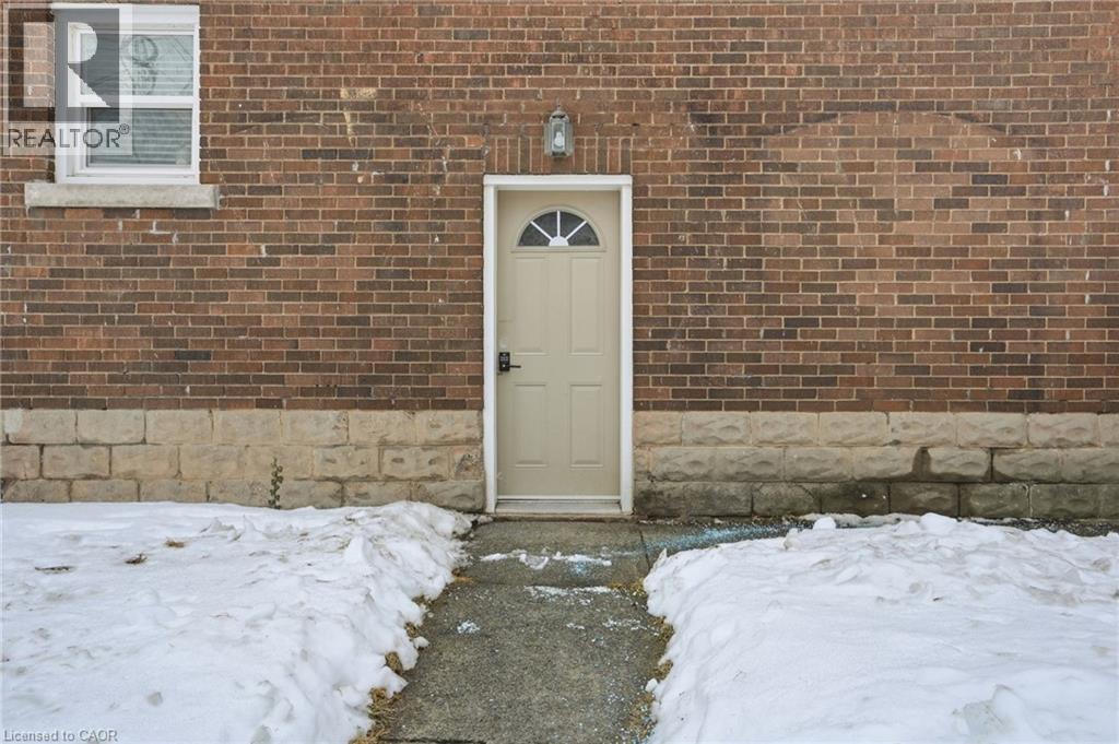 67 Sterling Street, Hamilton, ON - Indoor Photo Showing Bedroom