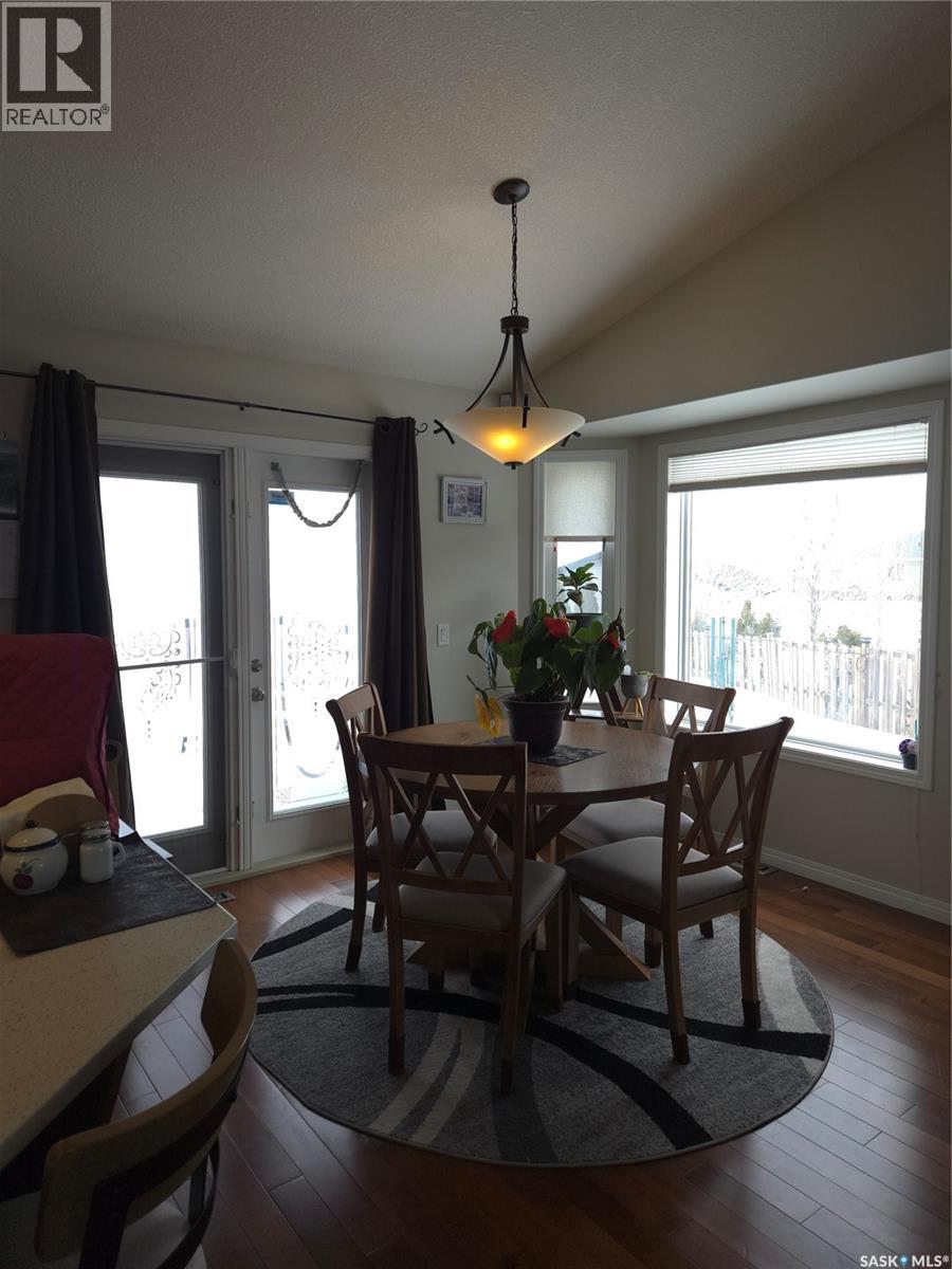 8 Main Bay, Muenster, SK - Indoor Photo Showing Dining Room