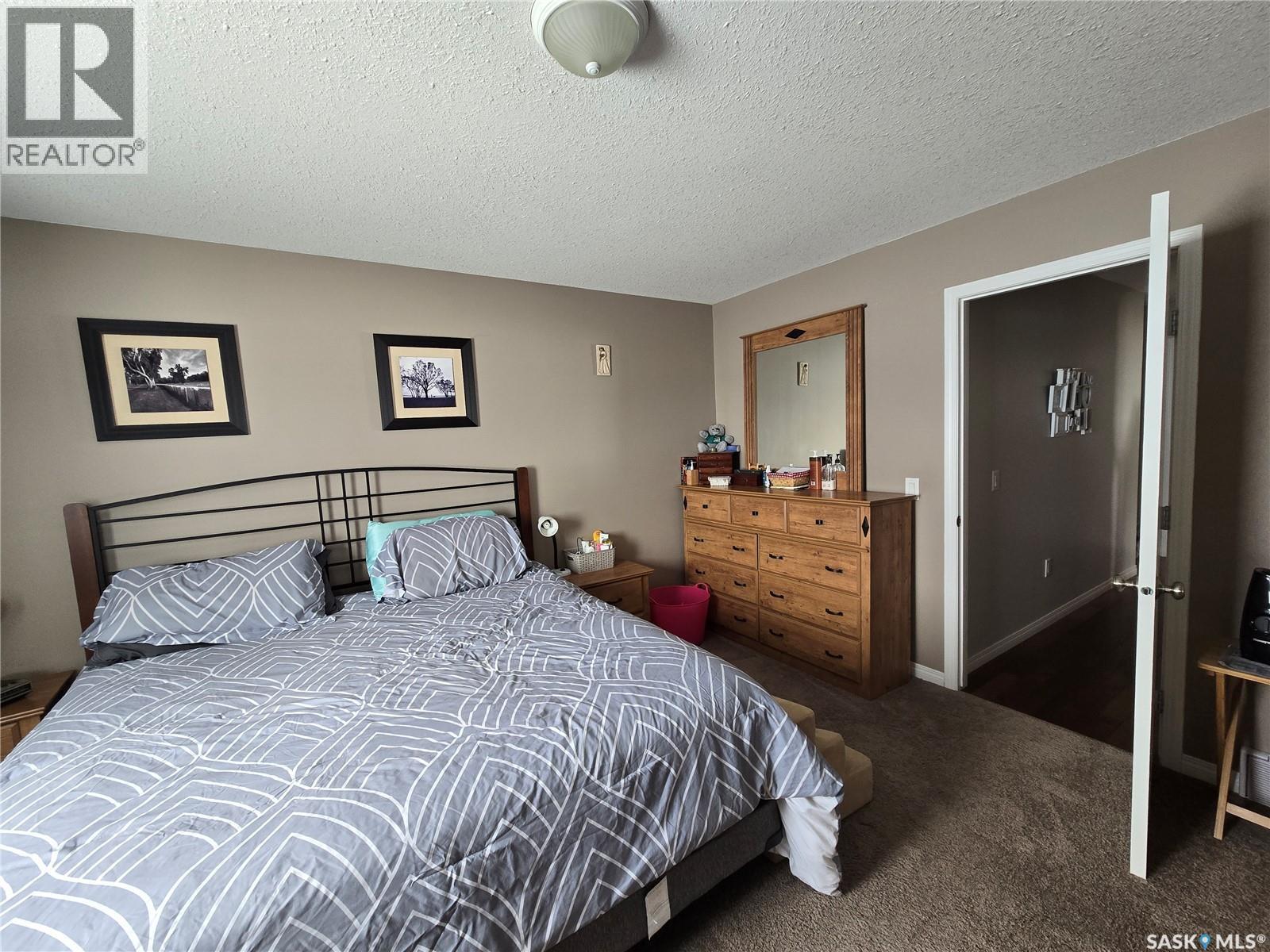 8 Main Bay, Muenster, SK - Indoor Photo Showing Bedroom