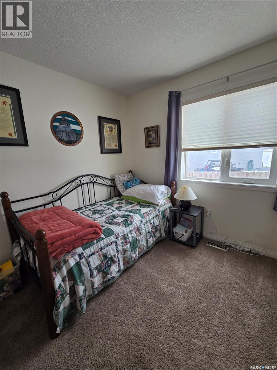 8 Main Bay, Muenster, SK - Indoor Photo Showing Bedroom