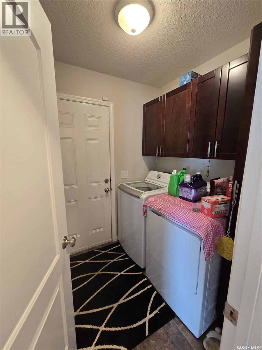 8 Main Bay, Muenster, SK - Indoor Photo Showing Laundry Room
