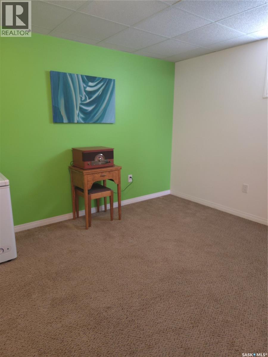 8 Main Bay, Muenster, SK - Indoor Photo Showing Other Room