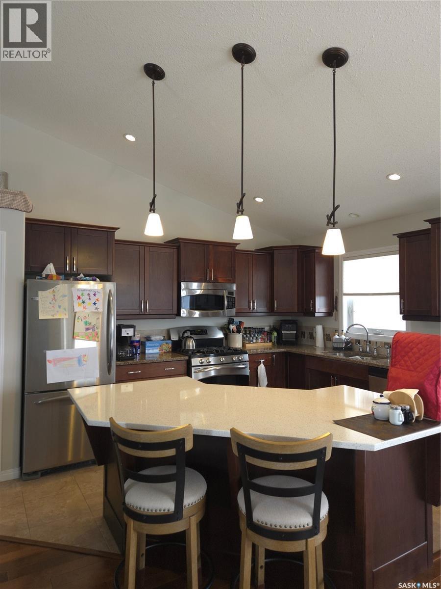 8 Main Bay, Muenster, SK - Indoor Photo Showing Kitchen With Double Sink