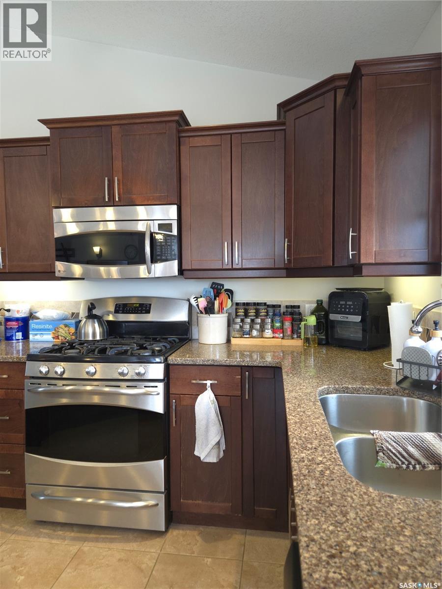 8 Main Bay, Muenster, SK - Indoor Photo Showing Kitchen With Double Sink