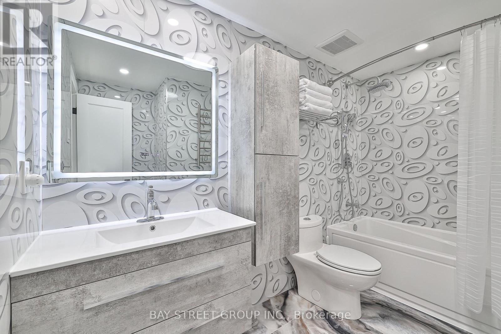 4277 Torino Crescent, Mississauga, ON - Indoor Photo Showing Bathroom