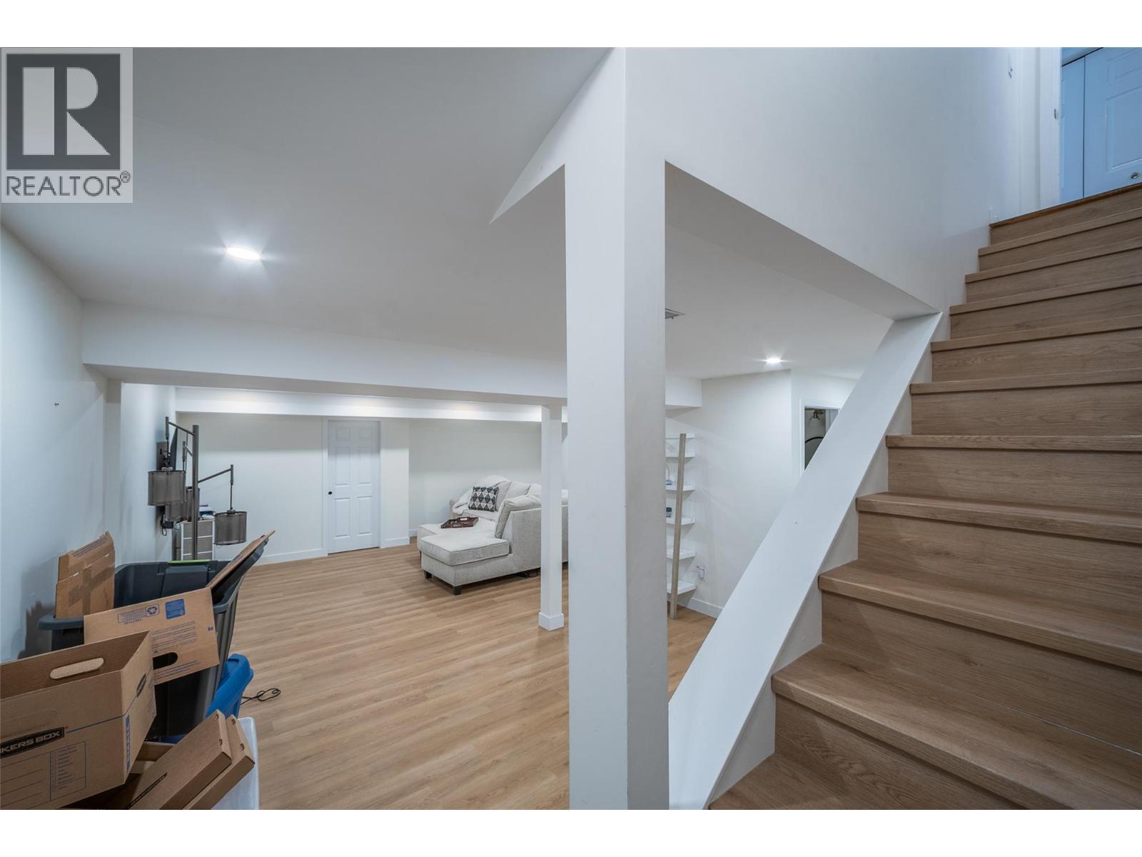 514 Hawes Court, Kelowna, BC - Indoor Photo Showing Other Room