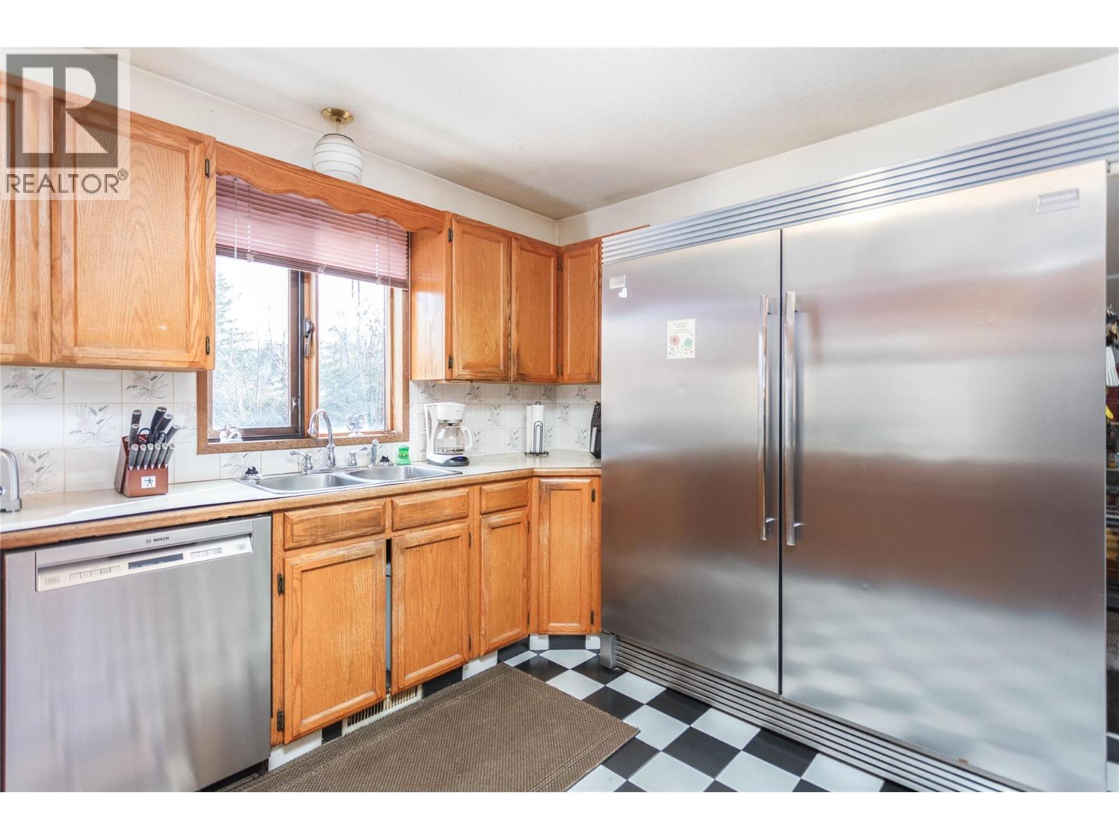 164 Cliffview Drive, Enderby, BC - Indoor Photo Showing Kitchen With Double Sink