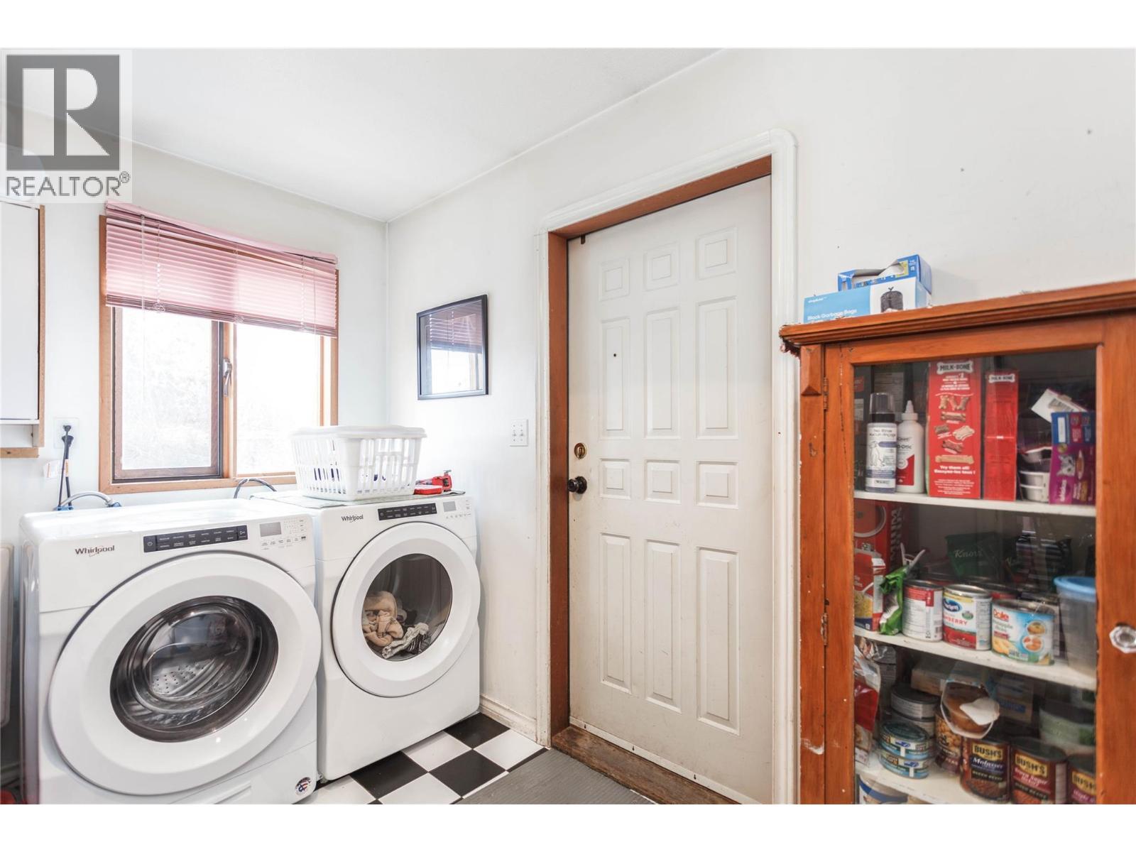 164 Cliffview Drive, Enderby, BC - Indoor Photo Showing Laundry Room