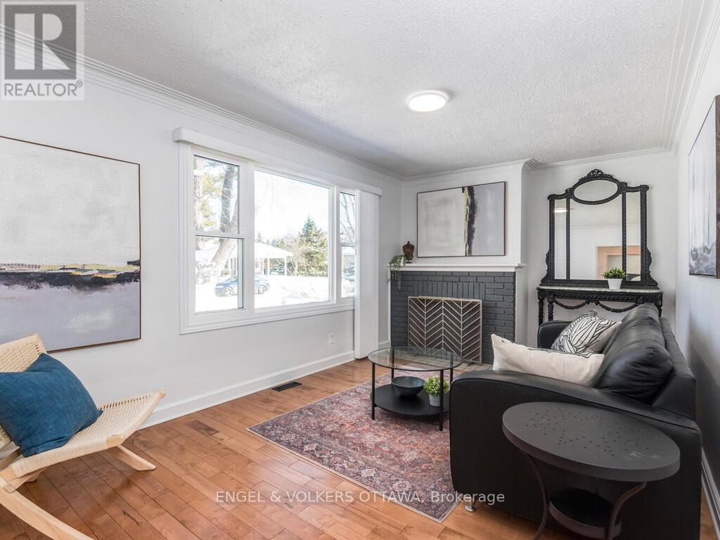 878 Dunlevie Avenue, Ottawa, ON - Indoor