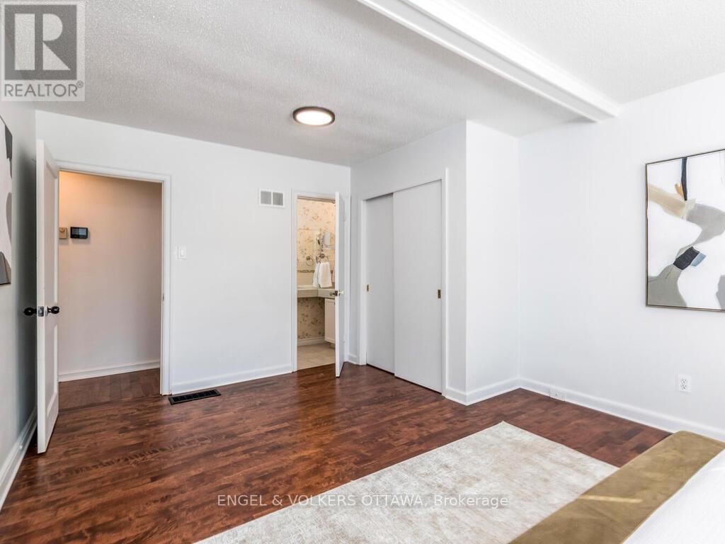 878 Dunlevie Avenue, Ottawa, ON - Indoor Photo Showing Other Room
