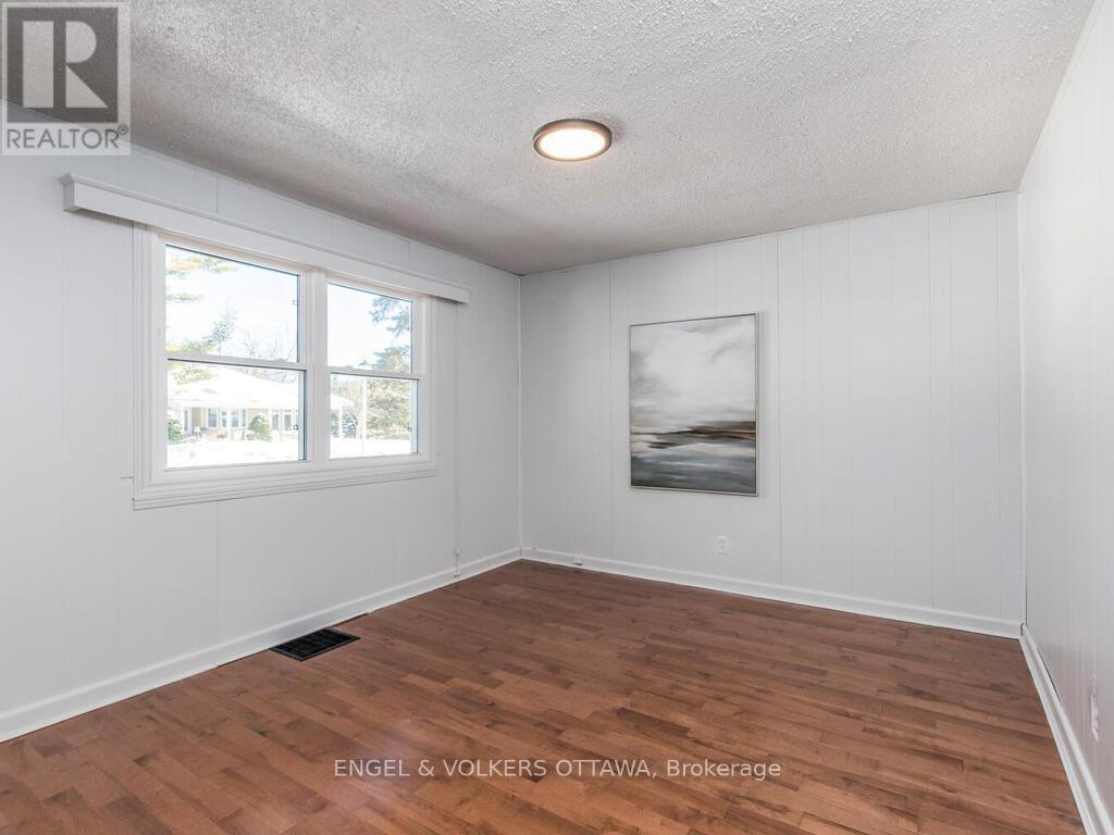 878 Dunlevie Avenue, Ottawa, ON - Indoor Photo Showing Other Room