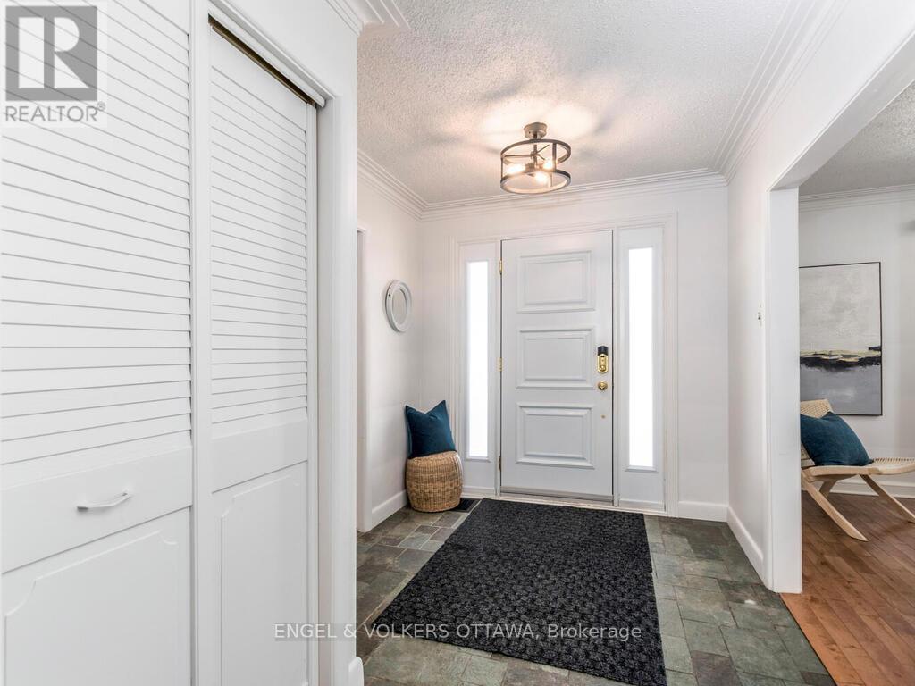 878 Dunlevie Avenue, Ottawa, ON - Indoor Photo Showing Other Room