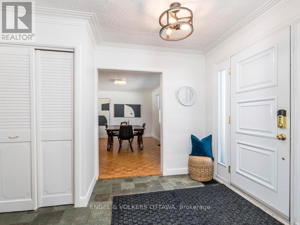 878 Dunlevie Avenue, Ottawa, ON - Indoor Photo Showing Other Room