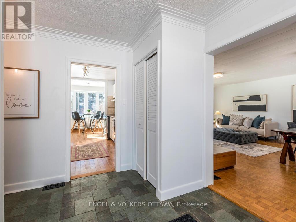 878 Dunlevie Avenue, Ottawa, ON - Indoor Photo Showing Other Room