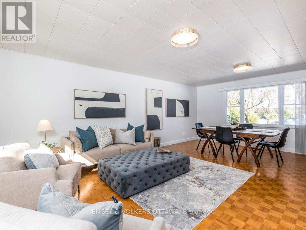 878 Dunlevie Avenue, Ottawa, ON - Indoor Photo Showing Other Room