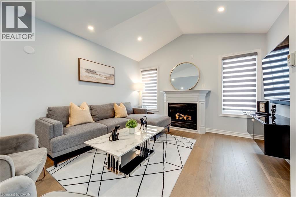 80 Beaverbrook Crescent, Maple, ON - Indoor Photo Showing Living Room With Fireplace