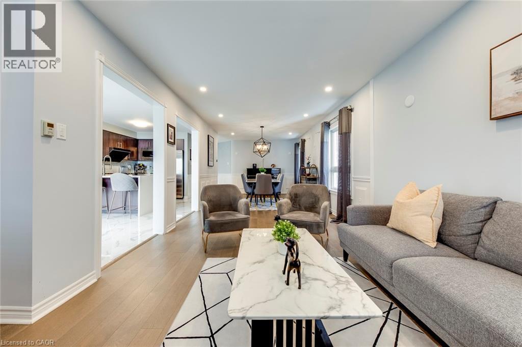 80 Beaverbrook Crescent, Maple, ON - Indoor Photo Showing Living Room
