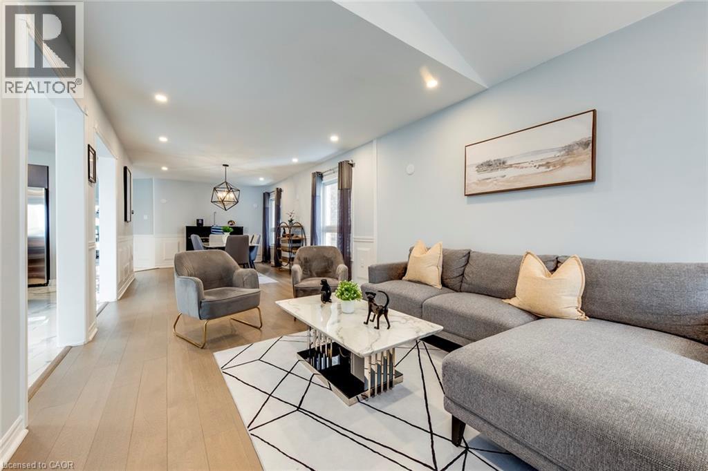 80 Beaverbrook Crescent, Maple, ON - Indoor Photo Showing Living Room